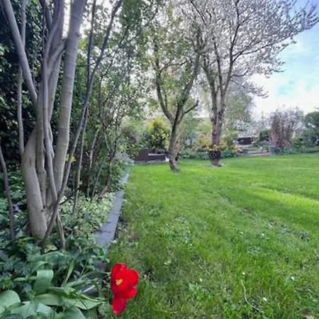 Hotel na wodzie Private At Houseboat