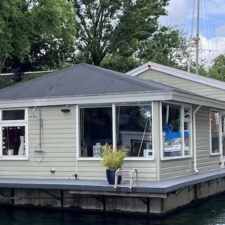 Botel Private At Houseboat *