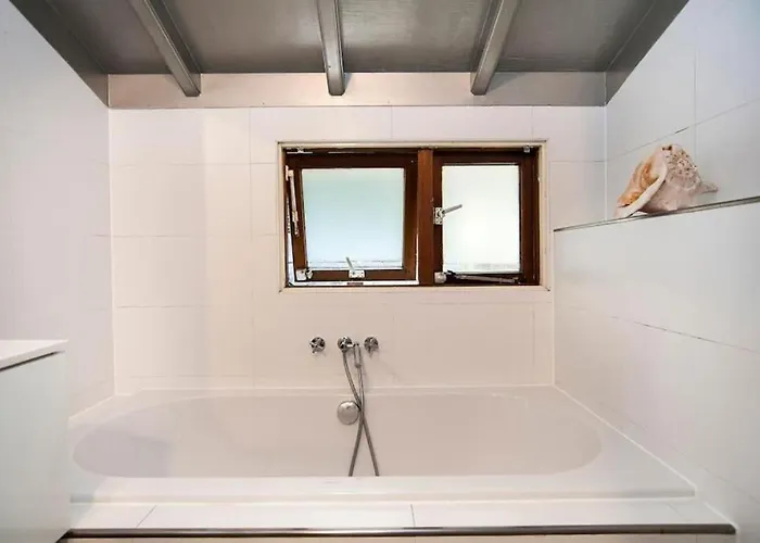 Private At Houseboat