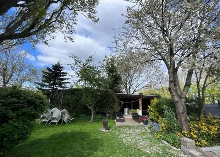 Πλωτό κατάλυμα Private At Houseboat *